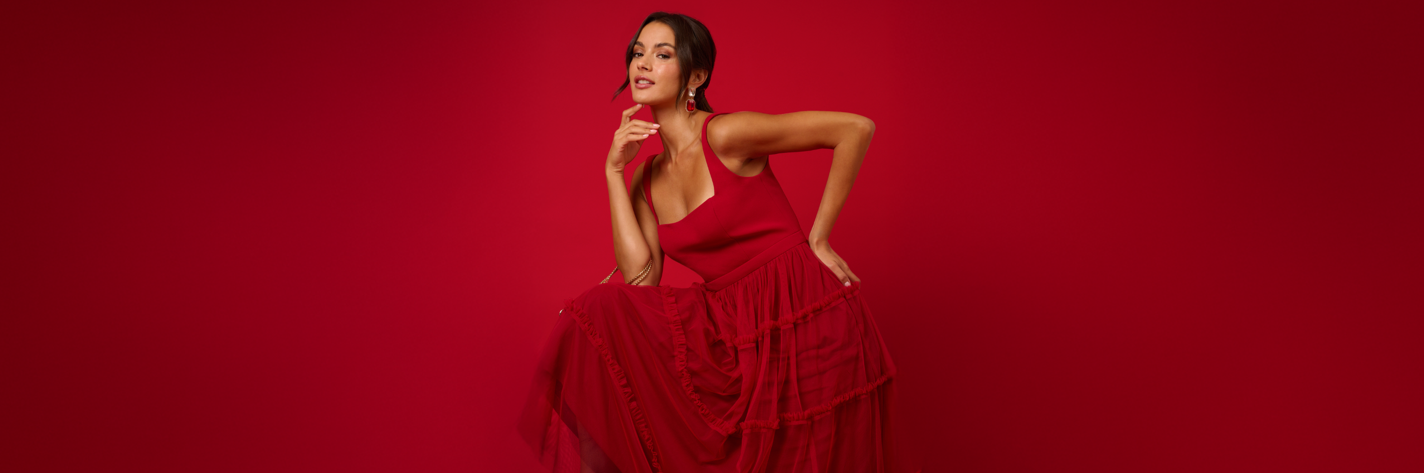 Valentine's Day Outfit Ideas for 2026: Attire for Dates & Dinners - Adrianna Papell Valentine's Day Outfit Ideas for 2026: Attire for Dates & Dinners - Adrianna Papell