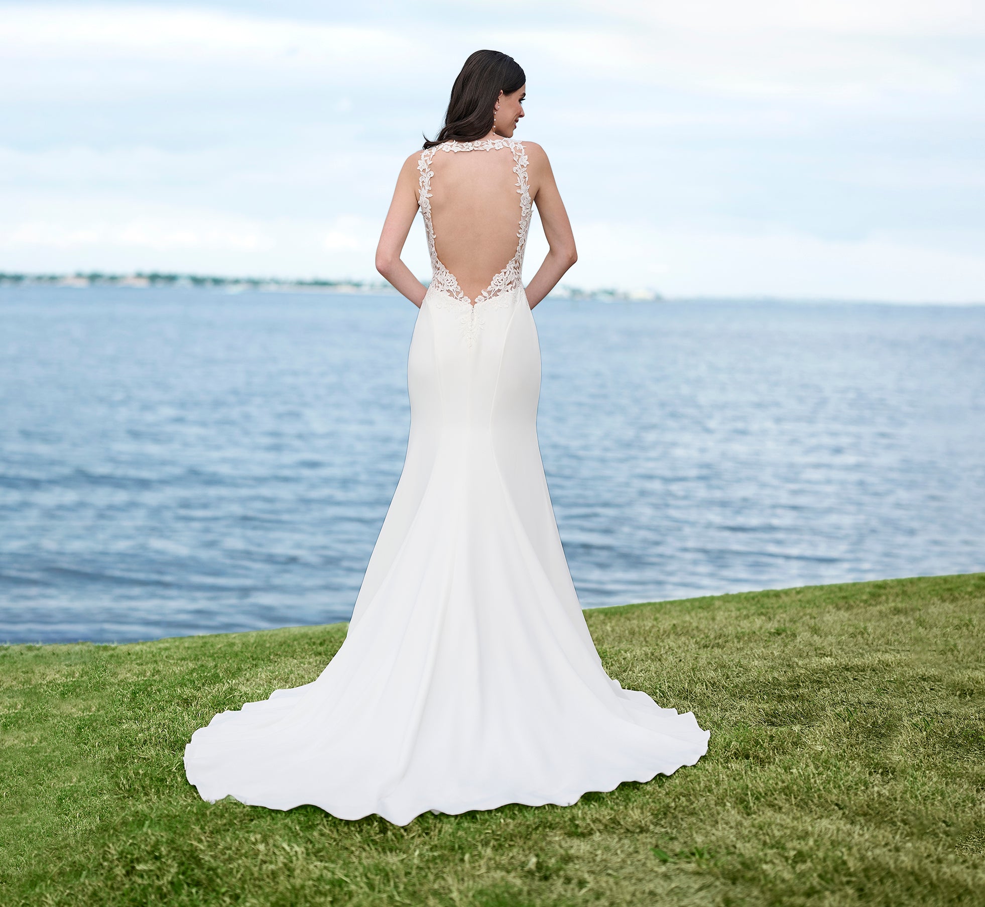 Ivory Nude Lace And Stretch Crepe Gown With Halter Neckline - Adrianna Papell Ivory Nude Lace And Stretch Crepe Gown With Halter Neckline - Adrianna Papell