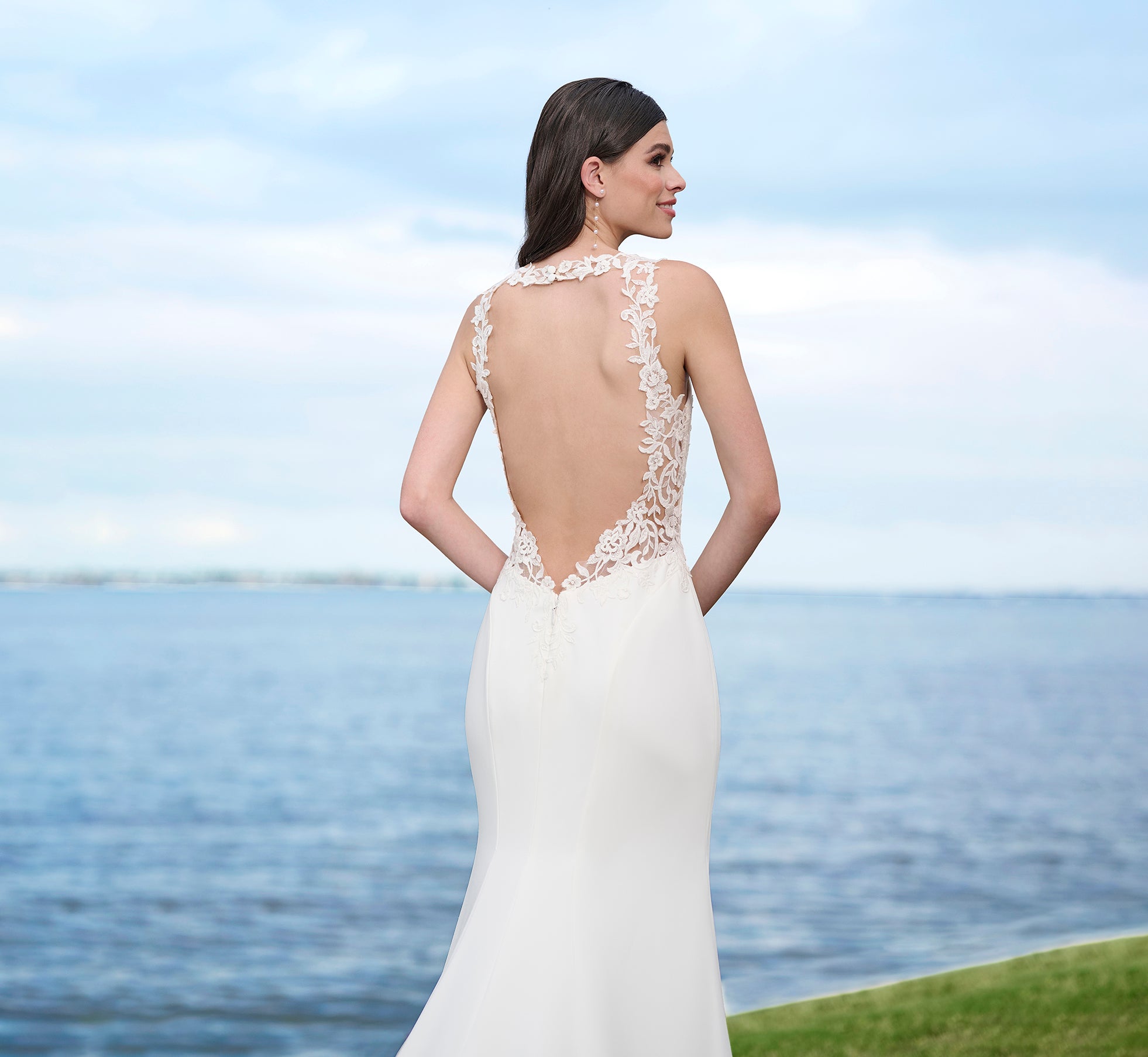 Ivory Nude Lace And Stretch Crepe Gown With Halter Neckline - Adrianna Papell Ivory Nude Lace And Stretch Crepe Gown With Halter Neckline - Adrianna Papell