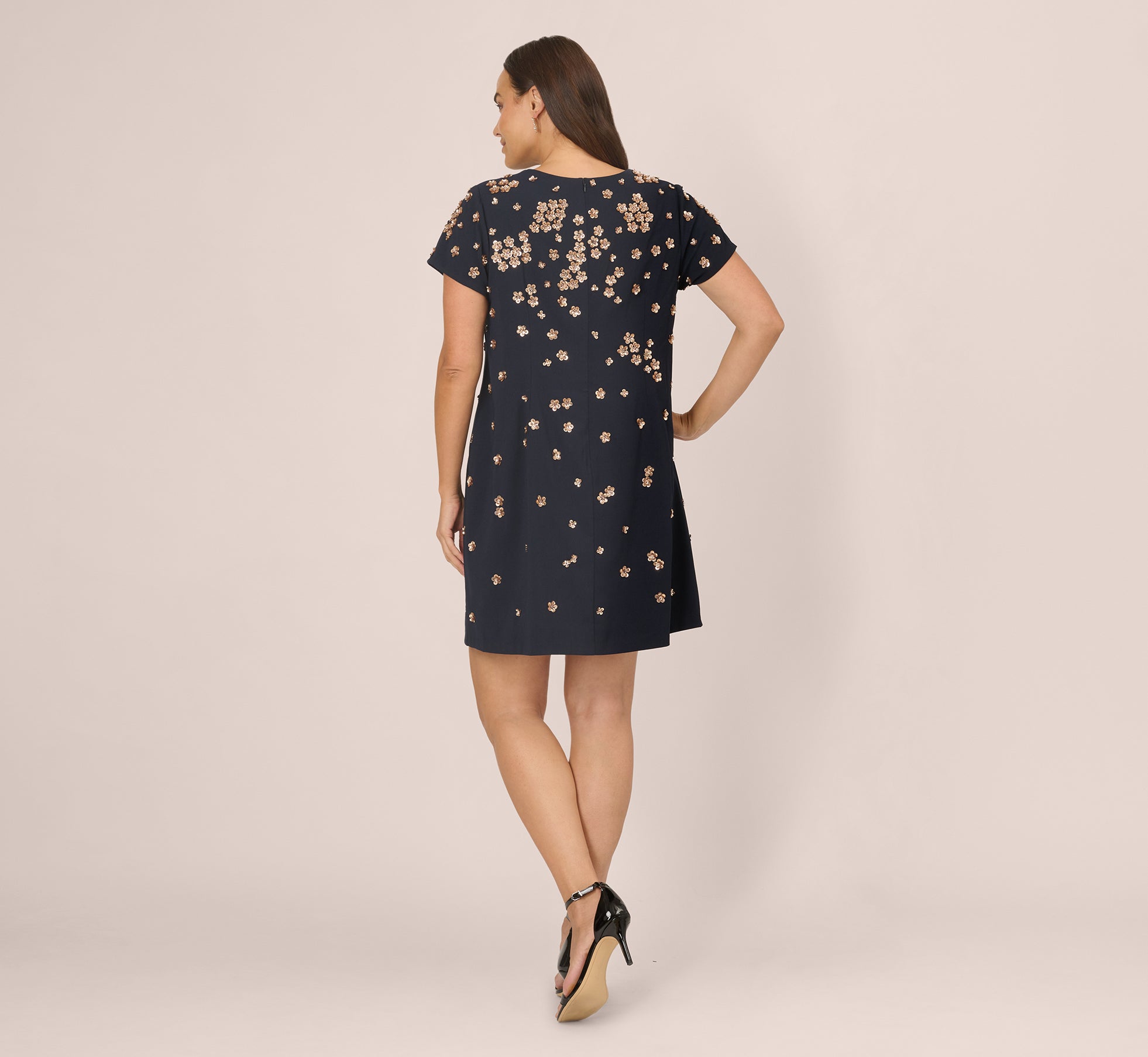 Plus Size Short Sleeve Floral Sequin Shift Dress In Midnight