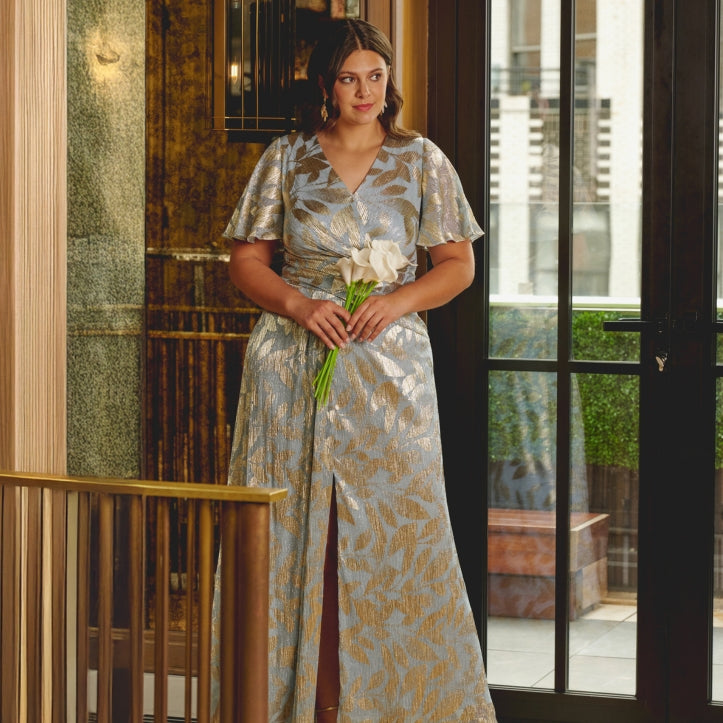 Plus Size Bridesmaid Dress Guide: Styles, Colors & Tips - Adrianna Papell Plus Size Bridesmaid Dress Guide: Styles, Colors & Tips - Adrianna Papell