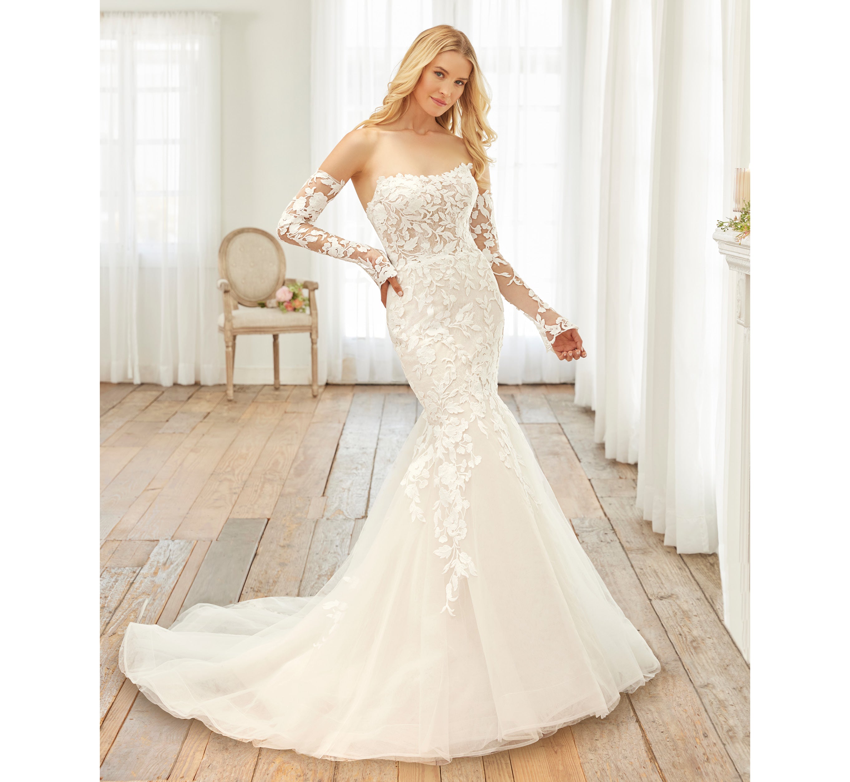 Lace And Tulle Strapless Mermaid Gown With Detachable Sleeves In Ivory